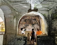 cripta-san-salvatore-guida-turisti-giurdignano