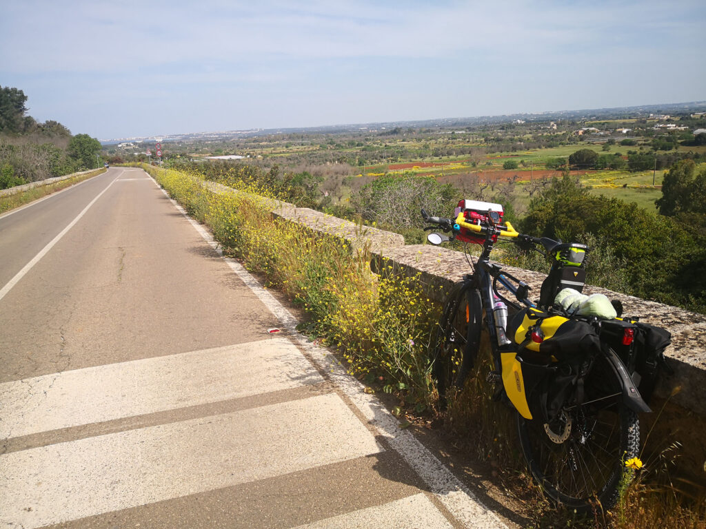 Strada su promontorio presso Racale