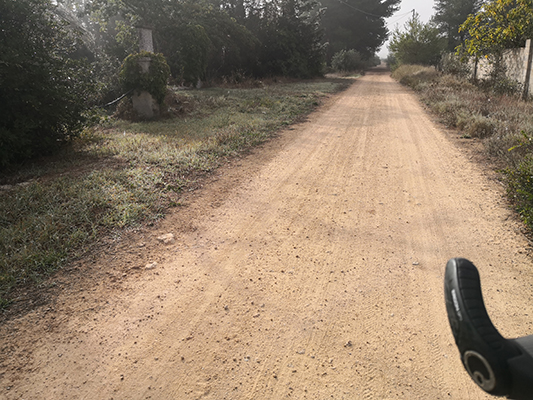 Strada gravel posta sulla serra salentina