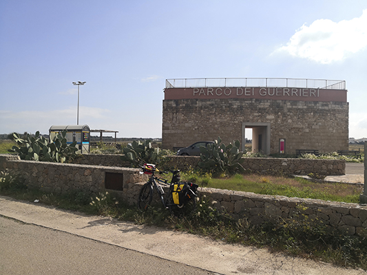 Porta monumentale ingresso al Parco dei guerrieri