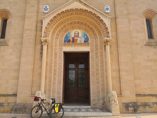 Portale di ingresso Santuario Madonna della Coltura