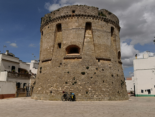 La piazzetta silenziosa di Salignano