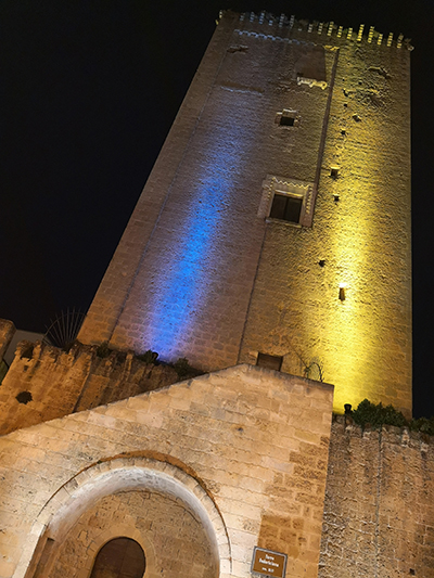 La torre federiciana di Leverano in notturna