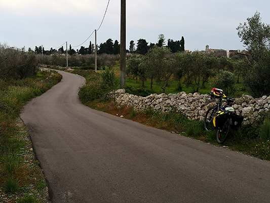 La via in bicicletta verso l'Abbazia San Niceta