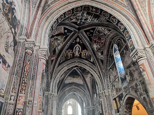 Gli affreschi della navata centrale