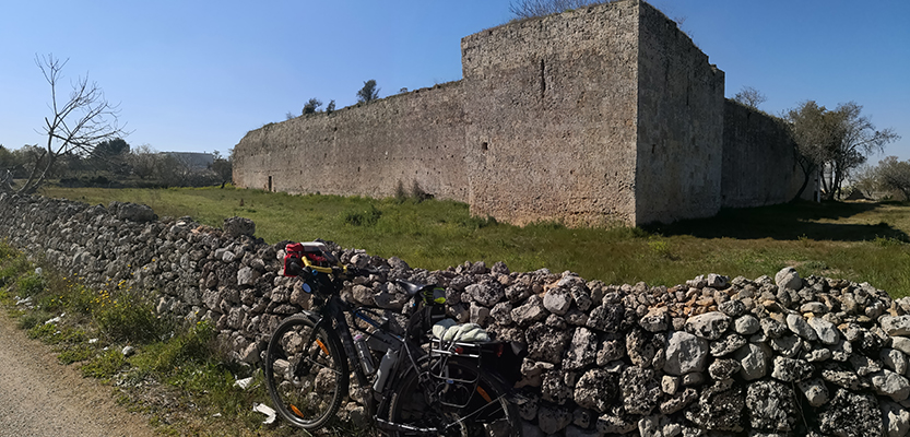Il castello di Fulcignano e la bicicletta
