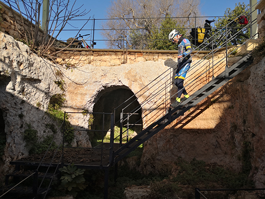 Scala ingresso alla Cripta Santa Apollonia a San Dana