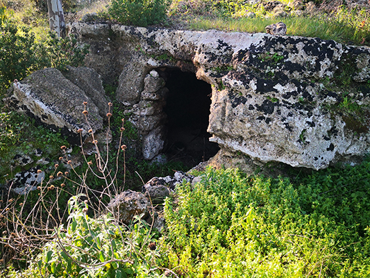 Ingresso grotta bizantina