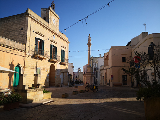 Municipio con orologio a Miggiano