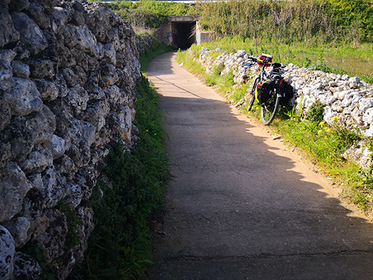 Sottopassaggio con bicicletta