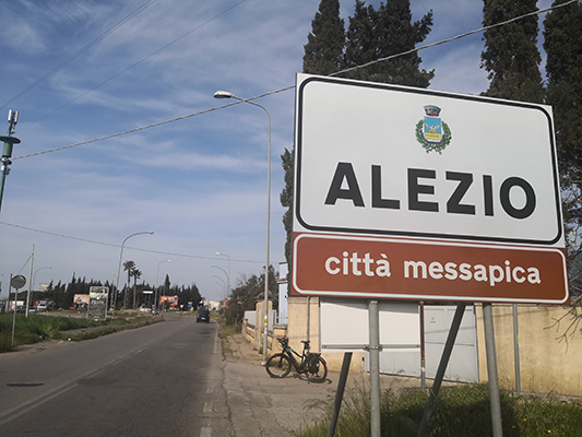 L'ingresso ad Alezio città messapica