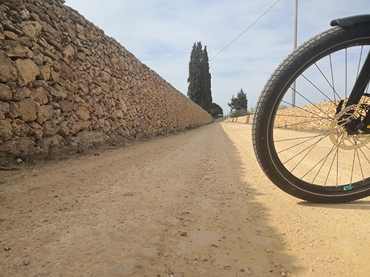 Strade bianche lungo la via verso la Baia Verde di Gallipoli