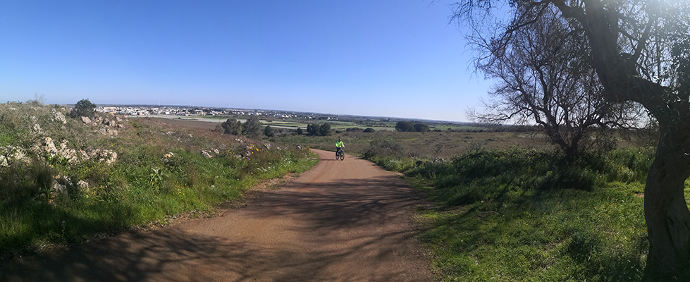 Bellissima panoramica su Caprarica di Lecce dalla serra salentina