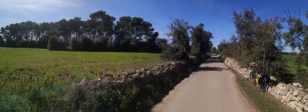 Usciti dal piccolo borgo di Castrì di Lecce